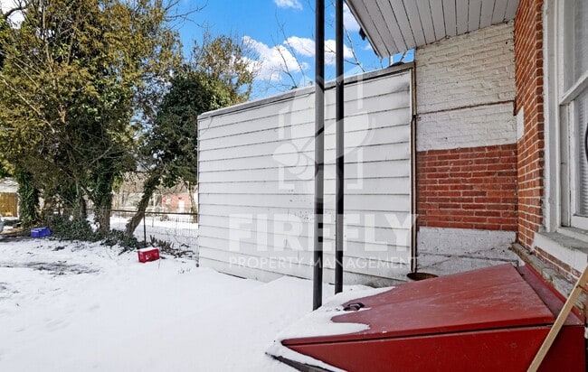 Building Photo - Welcome to your new home—a cozy and stylish spot in a friendly multi-family building right here i...