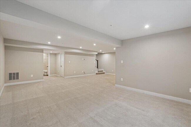 Building Photo - 1303 Potomac View Pkwy