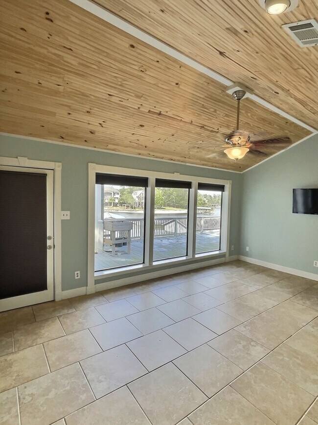 Building Photo - Riverfront Living with Private Boat Launch