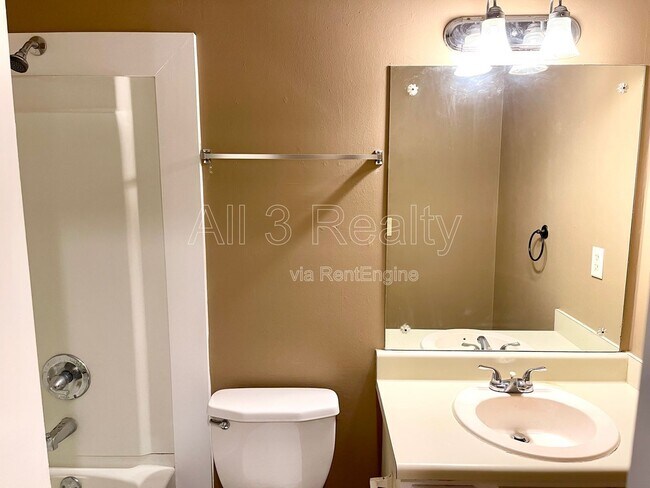 Building Photo - 145 Meadowbrook Ct