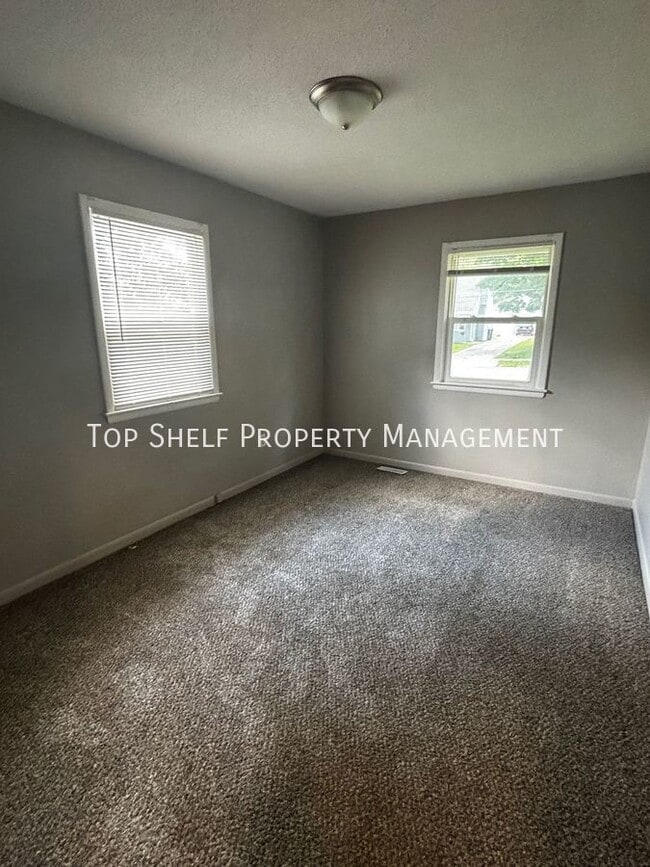 Building Photo - 7507 SW 12th St