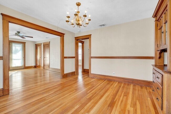 Building Photo - 11-13 Bridgham Avenue Unit 2