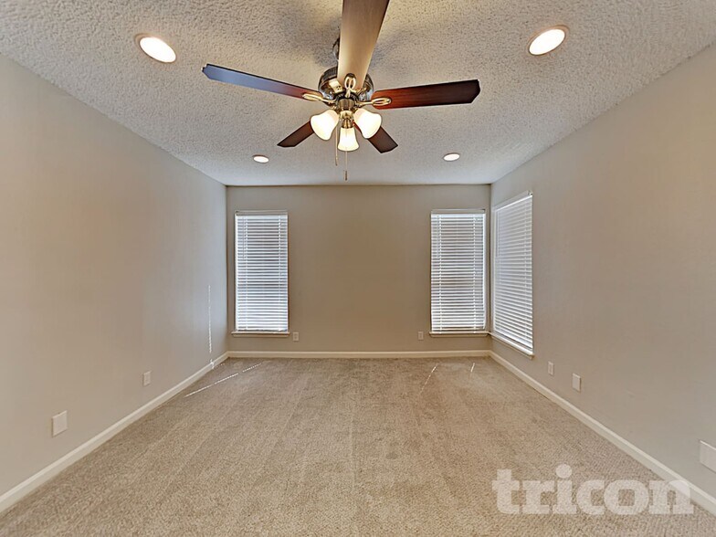 Building Photo - 5711 Calumet Dr
