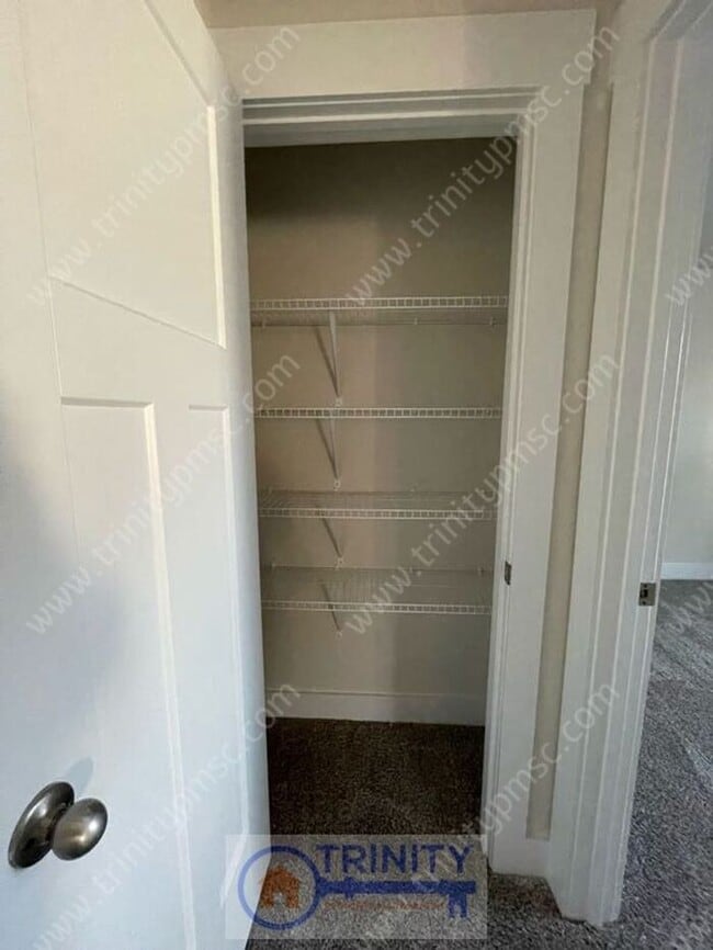 Building Photo - Beautiful and spacious! Ready for move in!