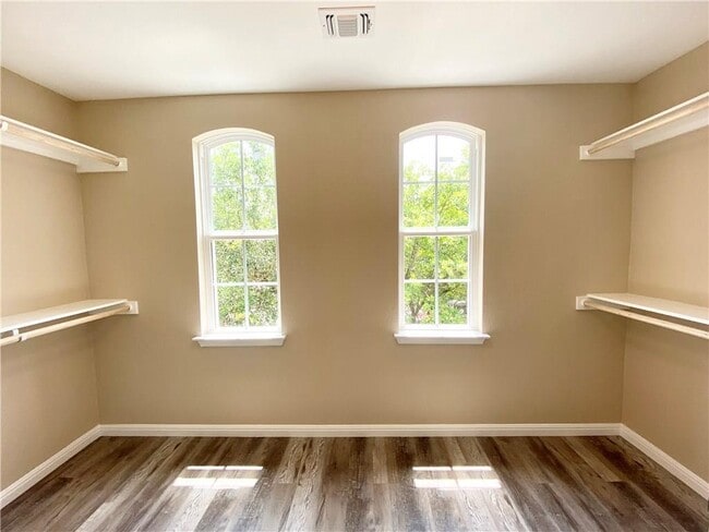 Building Photo - 2214 Conway Cove