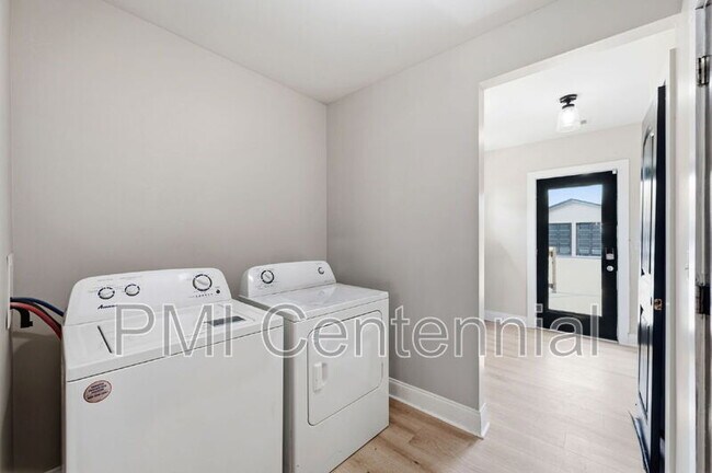 Building Photo - 562 Gary Rd NW