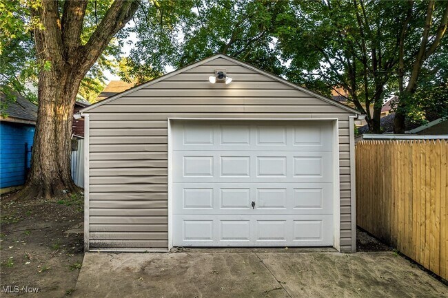 Building Photo - 312 Upland Ave