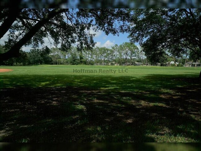 Building Photo - Spacious 1-Bedroom Condo with Modern Upgra...