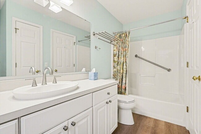 Building Photo - 4319 Valley Hollow Dr NE