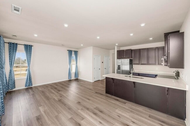 Building Photo - 247 Pryor Dr