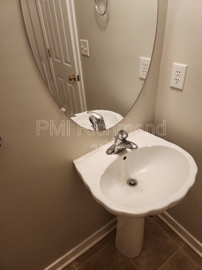 Building Photo - 1252 Providence Knoll Dr