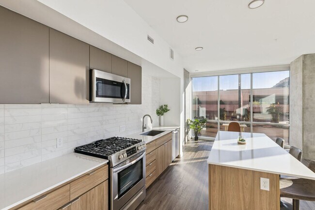 Building Photo - 222 E Jefferson St