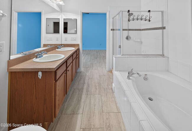 Building Photo - 3641 Titanic Cir