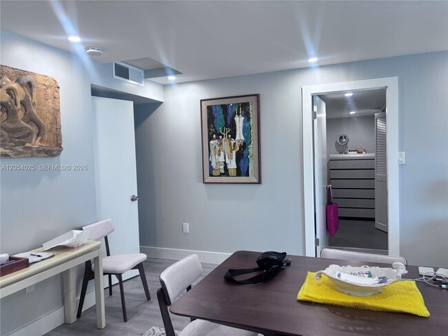 Building Photo - 18061 Biscayne Blvd