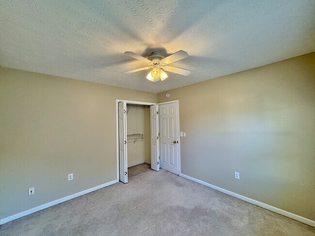 Building Photo - 174 Depew Dr