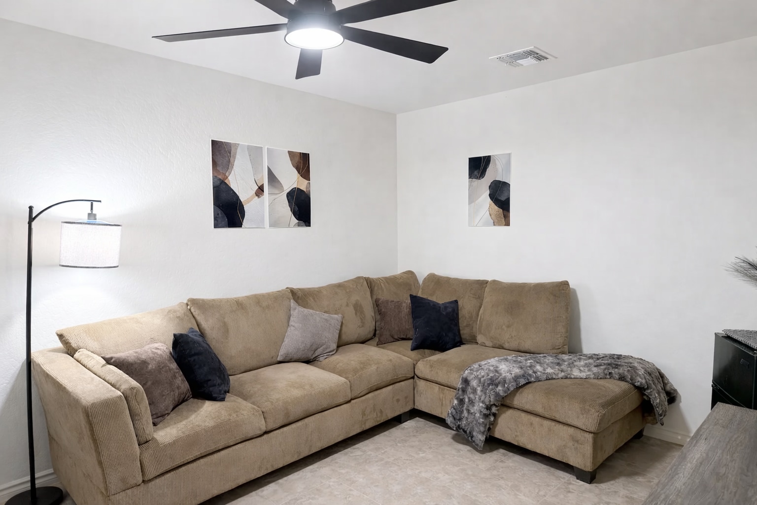 Building Photo - 854 S San Marcos Dr