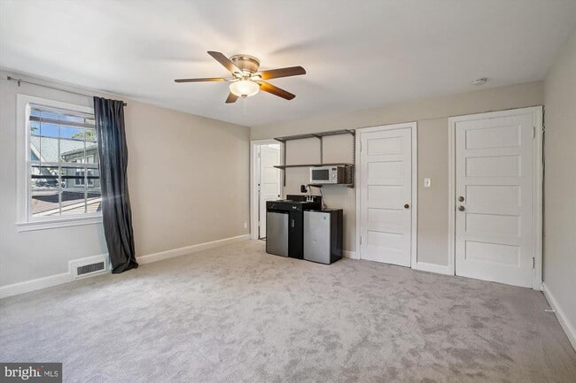 Building Photo - 904 N Ivy St