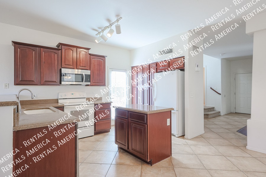 Building Photo - 35005 N 30th Dr