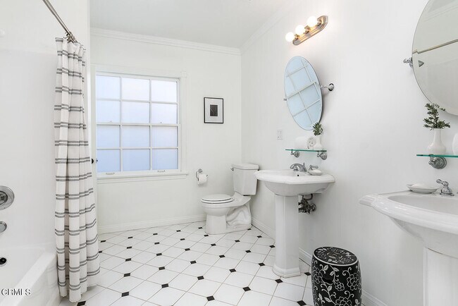 Building Photo - 2065 San Marino Ave