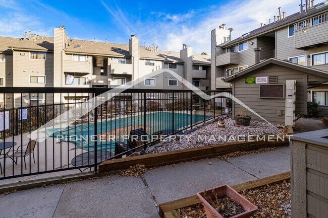 Building Photo - Stylish Updated Studio with Washer/Dryer a...