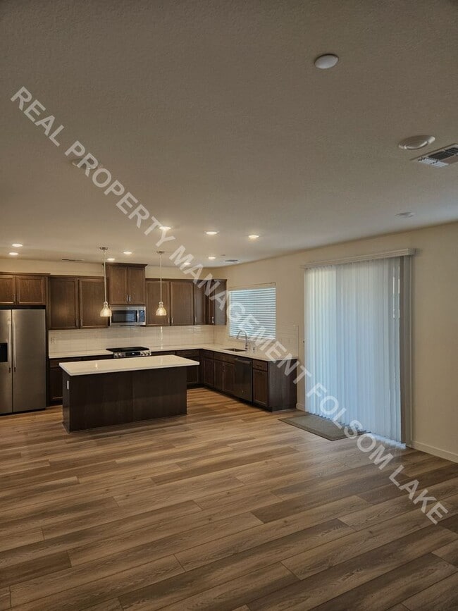Building Photo - New 3bd 2.5ba home in the Riverblossom at ...