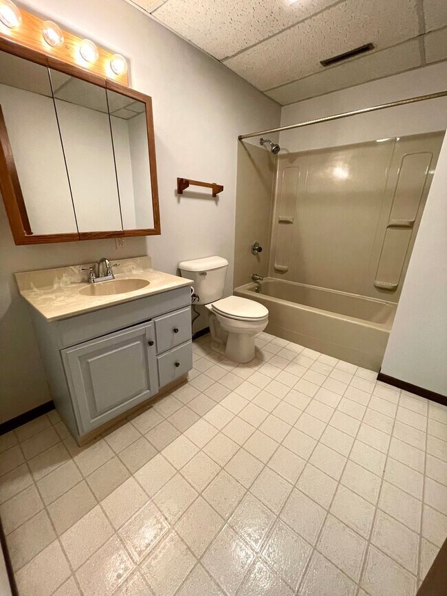 Building Photo - ~Applications Pending~ RENT SPECIAL ~ HOLIDAY MERRINESS ~ Beautiful 4 bedroom cul-de-sac home for...