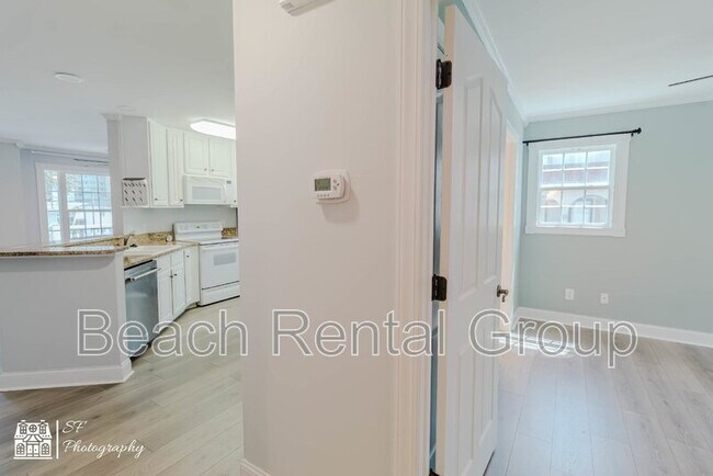 Building Photo - 516 Hillside Dr S