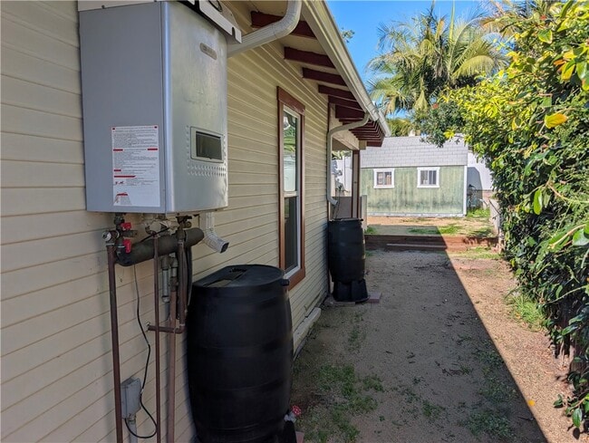 Building Photo - 1041 2nd St