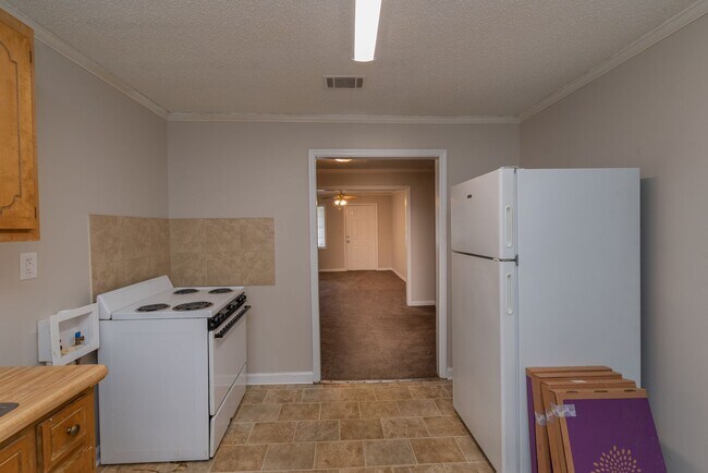 Building Photo - SECTION 8 ACCEPTED! - Cozy 2-Bedroom Home in Prime Augusta Location