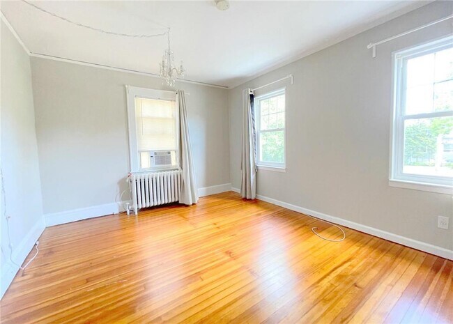 Building Photo - 306 Soundview Ave