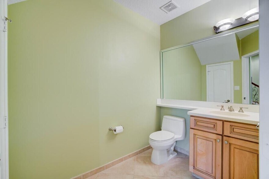 Building Photo - 5113 Artesa Way S