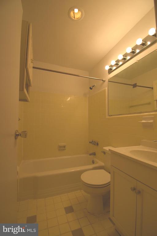 Building Photo - 6621 Wakefield Dr