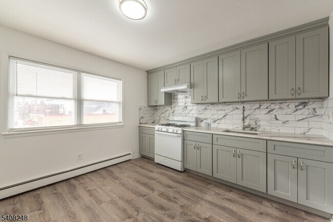 Building Photo - 20 Halsey Ave