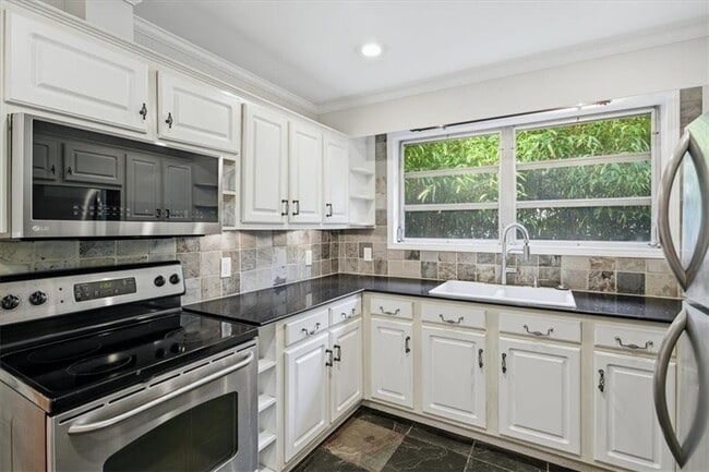 Building Photo - 1513 Melrose Dr SW