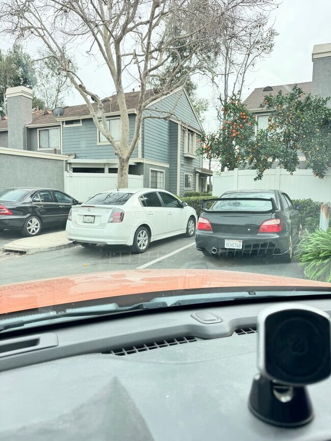 Building Photo - Welcome home to this charming and cozy corner-unit condo in the heart of Rancho Cucamonga!