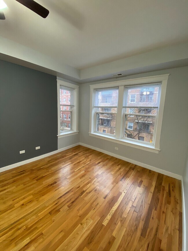Building Photo - 7456 N Greenview Ave