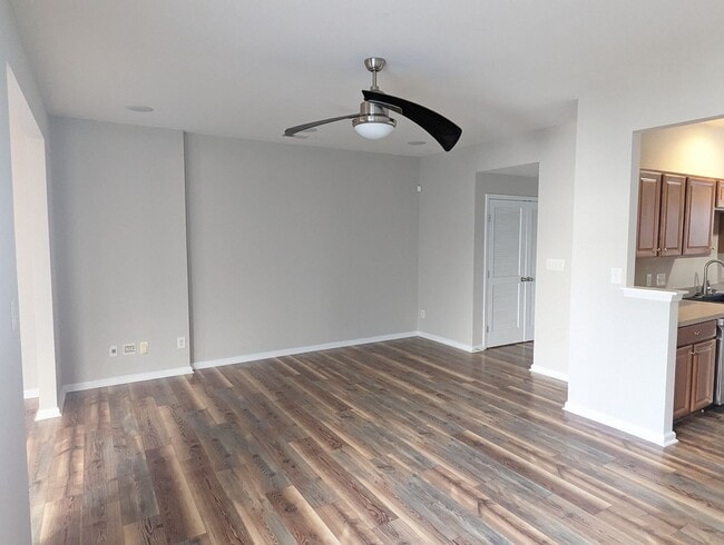Building Photo - Townhome Close to I-485 and Shopping/Restaraunts