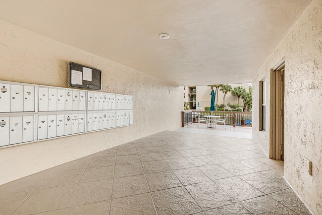 Building Photo - 6 Royal Palm Way