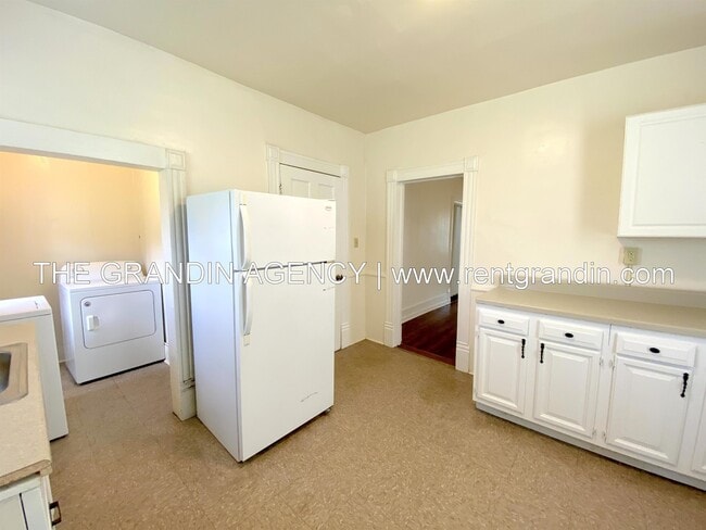 Building Photo - 909 13th St SE