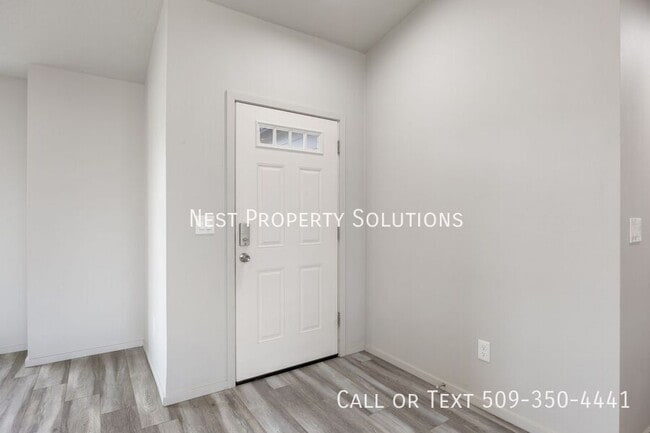 Building Photo - 935 E Mt. Adams St