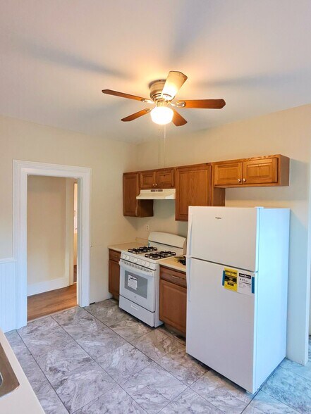 Building Photo - 142 Hillside Ave