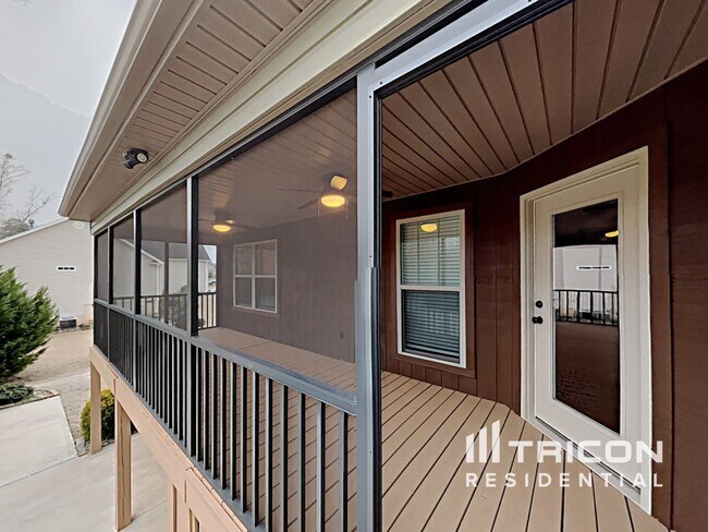 Building Photo - 702 Barkley Ave