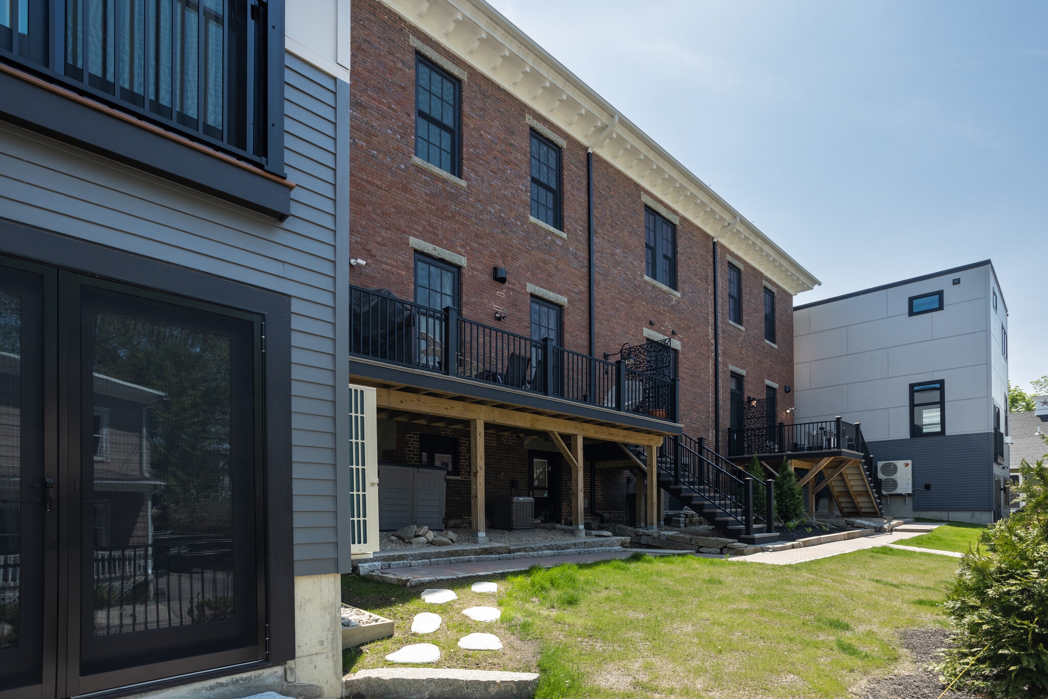 Building Photo - 16 Pierce St