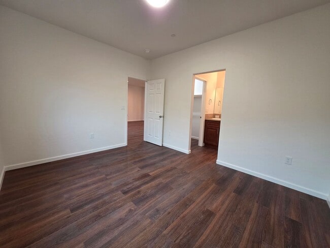 Building Photo - 2020 E Seeger Ave