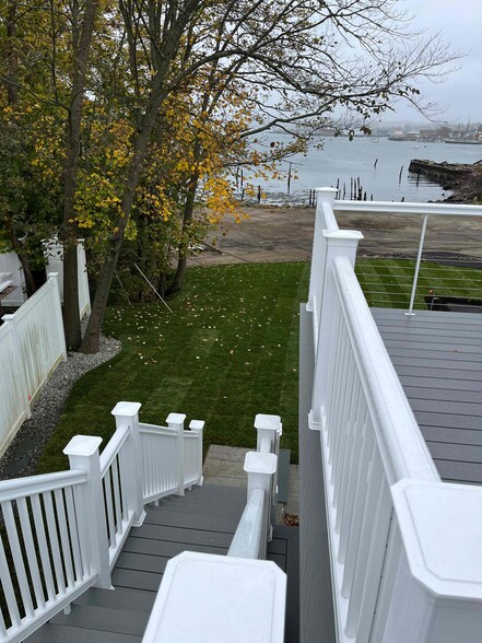 Building Photo - 169 E Main St