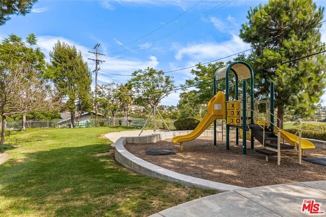 Building Photo - 4755 Templeton St