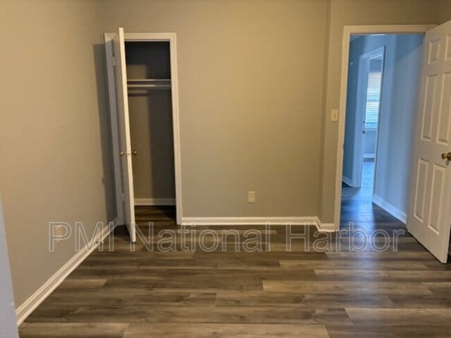 Building Photo - 1235 Chaplin St SE