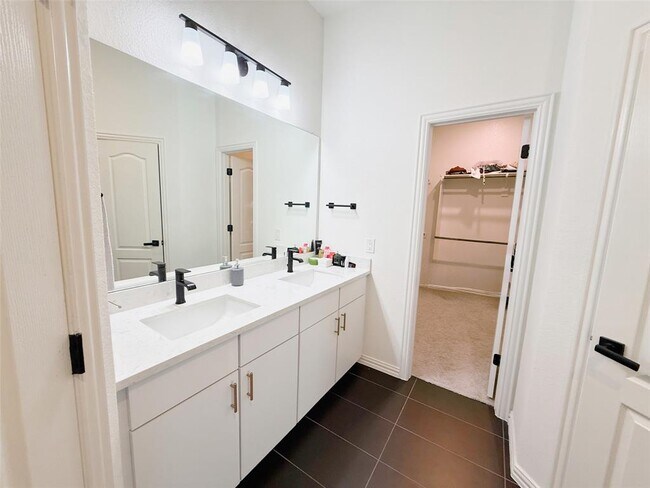 Building Photo - 1209 Cole Ests Dr