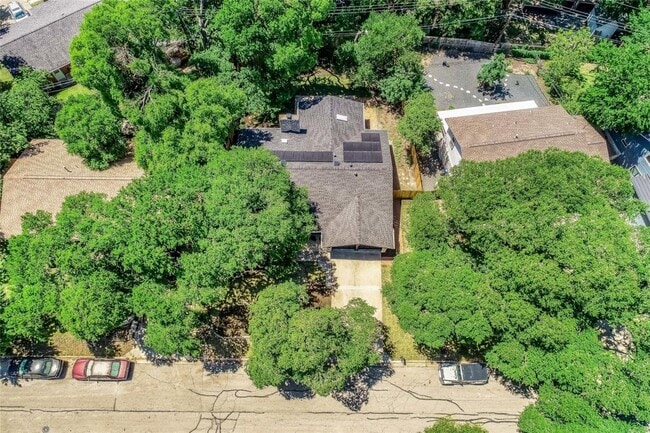 Building Photo - 1707 Fawn Dr