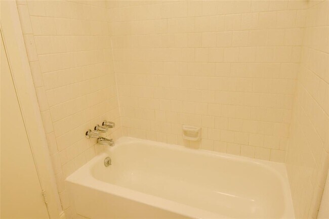 Building Photo - 10321 Long River Dr